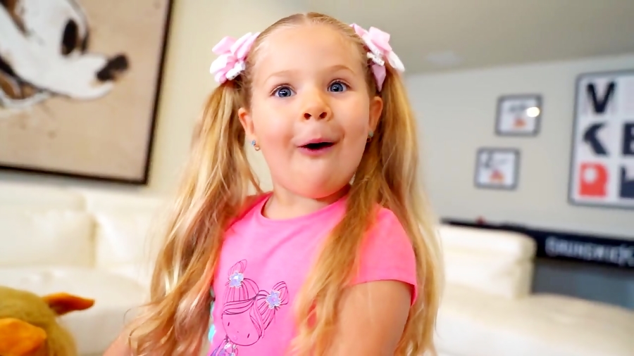 ماجراهای دیانا و روما - بازی با اسب های عروسکی